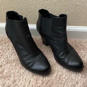 Kenneth Cole Reaction Life Line black heeled booties